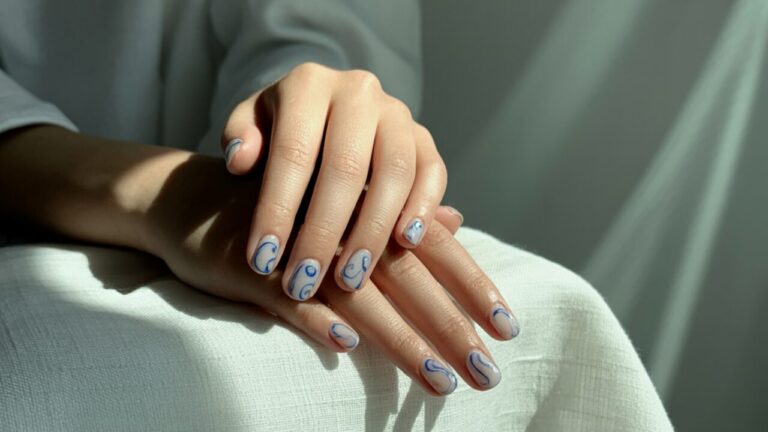 Blue and white unha azul e branca nail design flat-lay