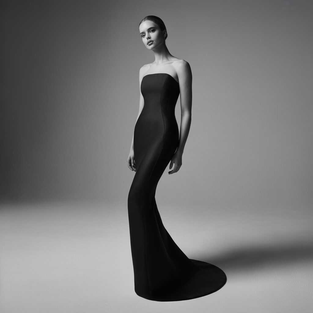 1920s tubular dress style contrasting Edwardian curves with a straight silhouette