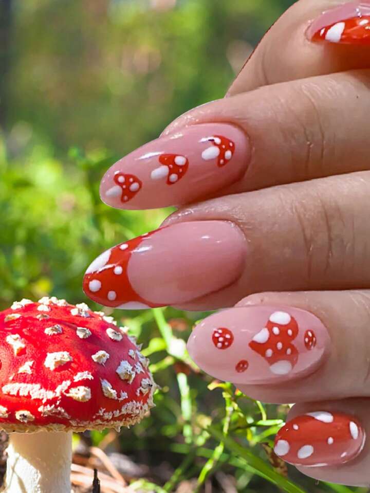 Mushroom nails fall trends 04